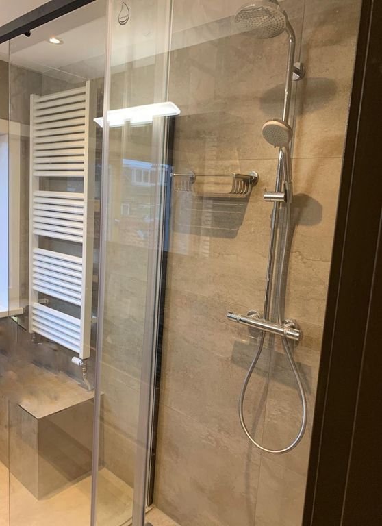 Ruim huis achter de boulevard - Afbeelding 9