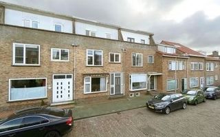 Ruim huis achter de boulevard - Afbeelding 1