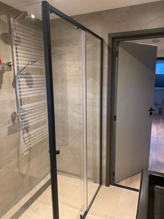 Ruim huis achter de boulevard - Afbeelding 11