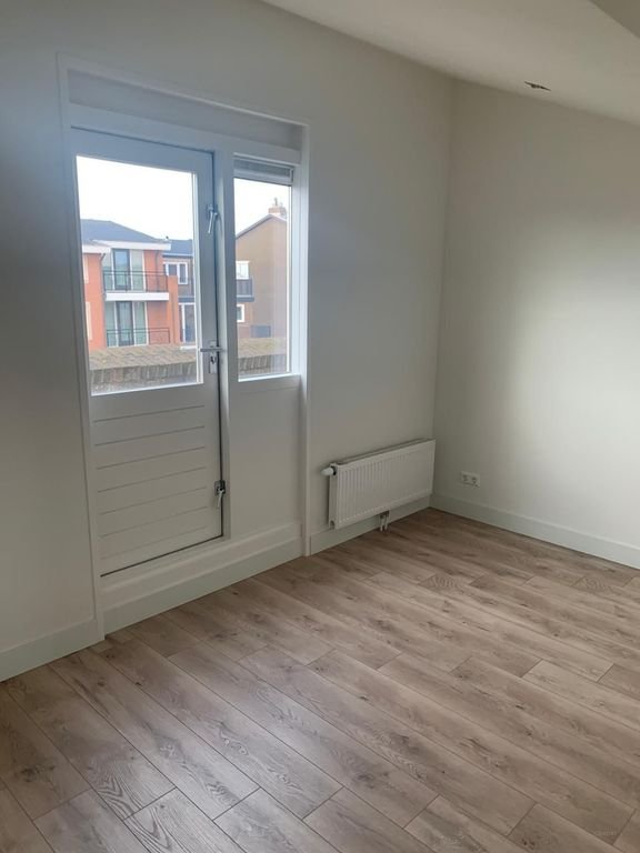 Ruim huis achter de boulevard - Afbeelding 13