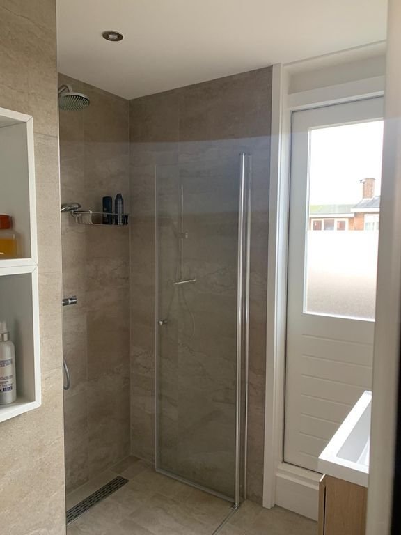 Ruim huis achter de boulevard - Afbeelding 14