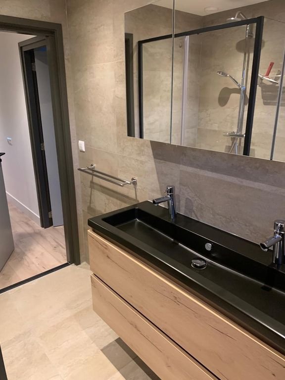 Ruim huis achter de boulevard - Afbeelding 10