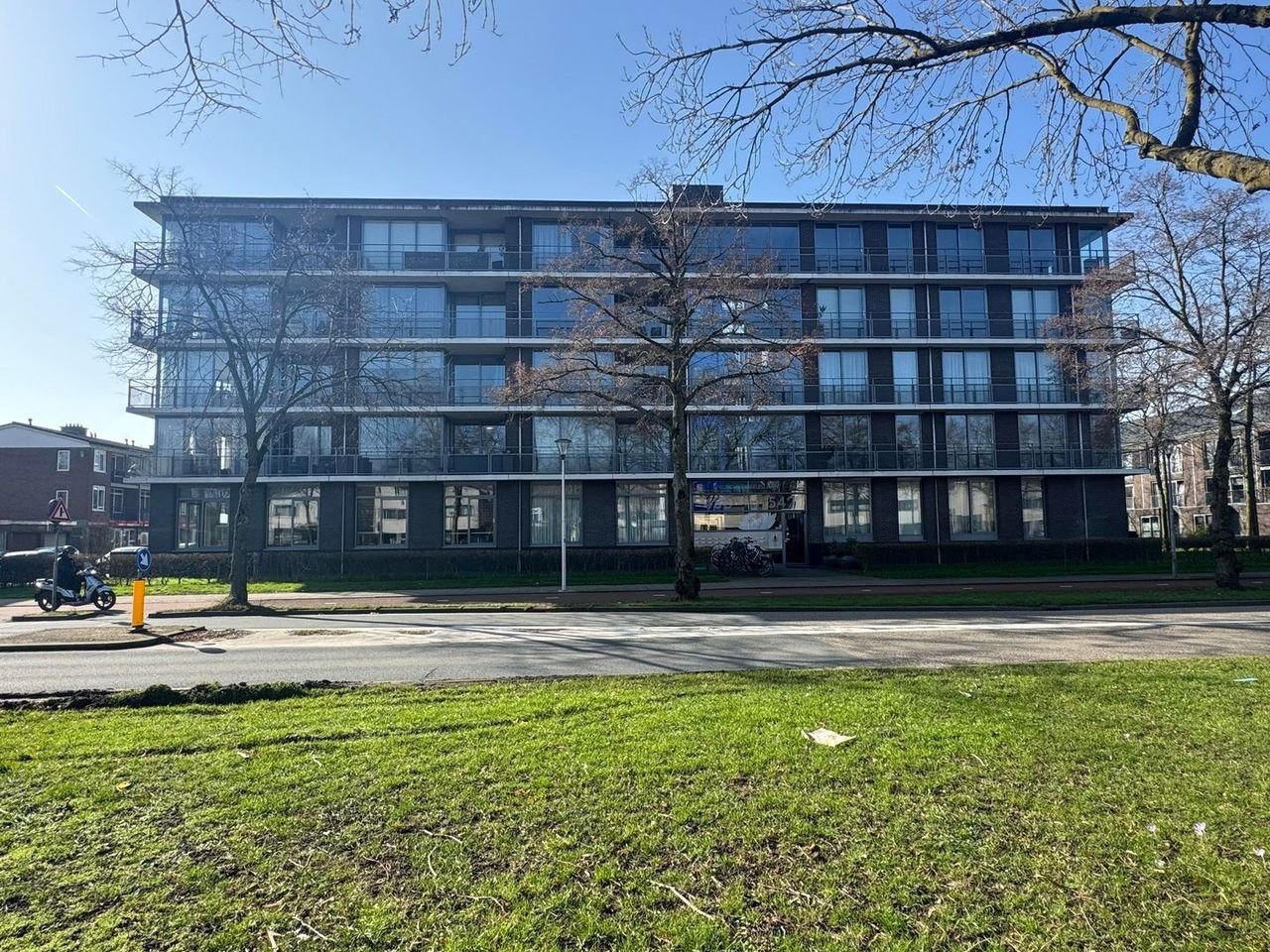 Licht 3-kamerappartement met garageplek - Afbeelding 1