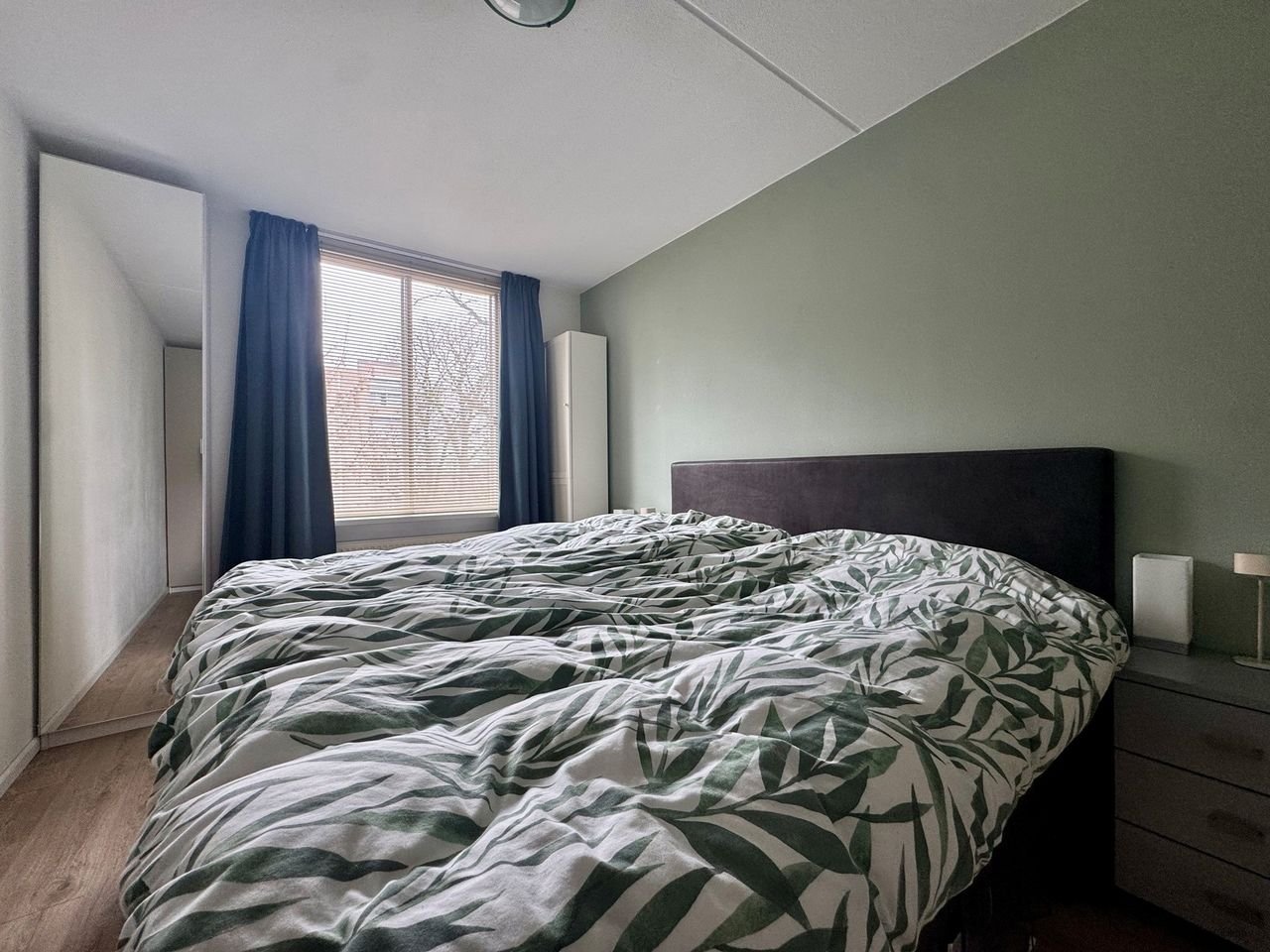 Bright corner apartment with private parking space - Image 16