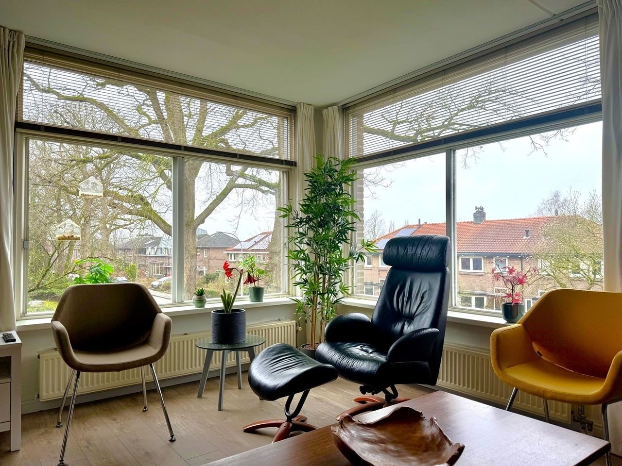 Bright corner apartment with private parking space - Image 15