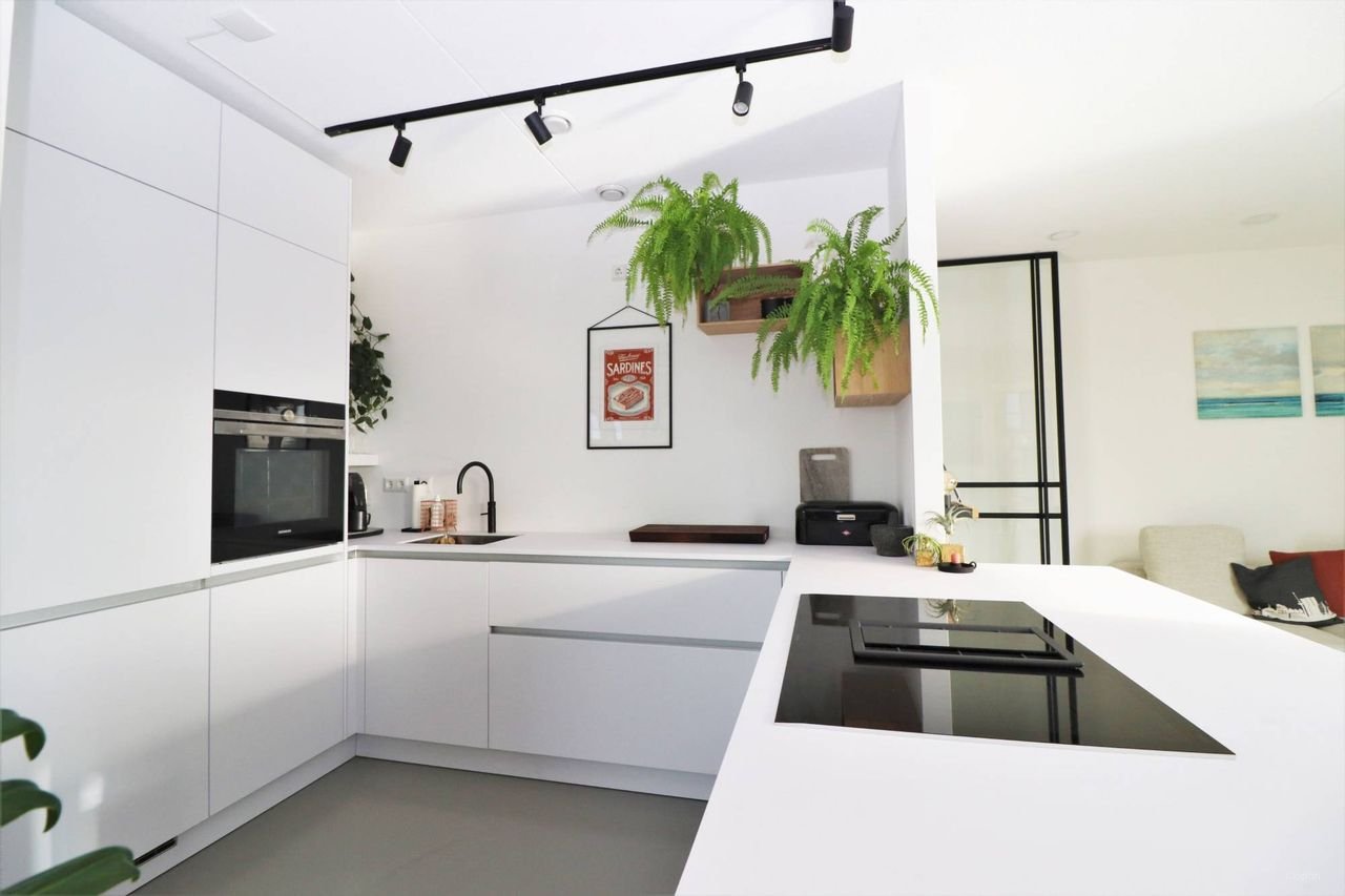 Licht 3-kamerappartement met balkon en parking - Afbeelding 6