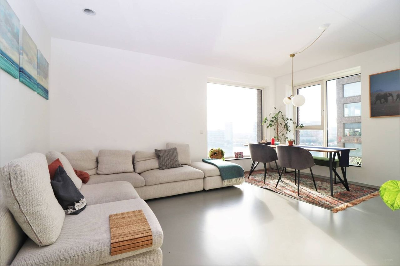 Licht 3-kamerappartement met balkon en parking - Afbeelding 3