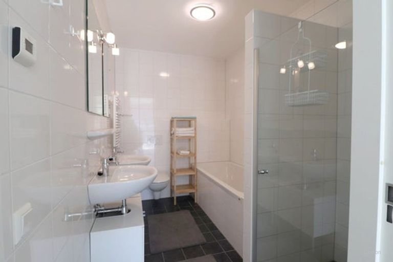 Furnished 96 m² apartment in the Markthal - Image 8