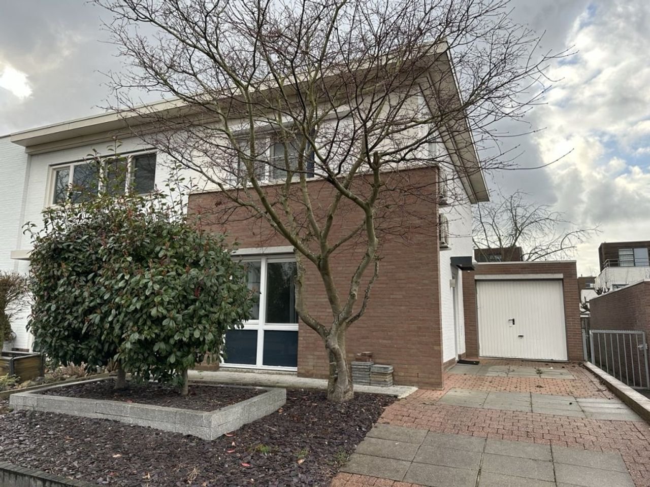 Hoekwoning met garage en zonnepanelen - Afbeelding 4