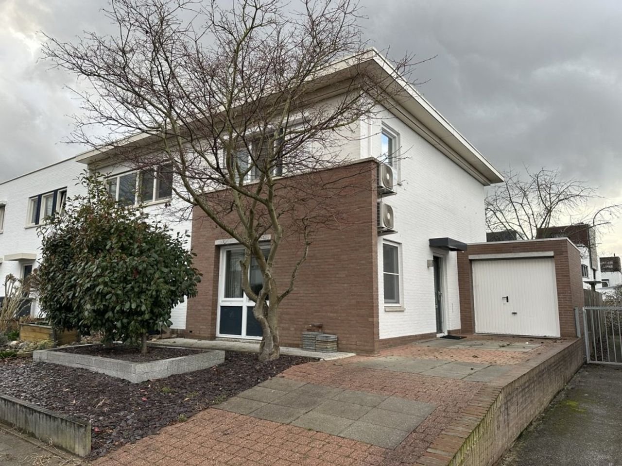 Hoekwoning met garage en zonnepanelen - Afbeelding 3