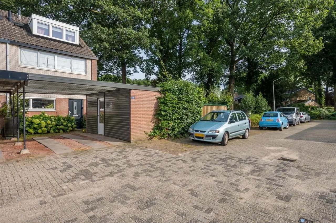 Royale hoekwoning met carport in Meijhorst - Afbeelding 2