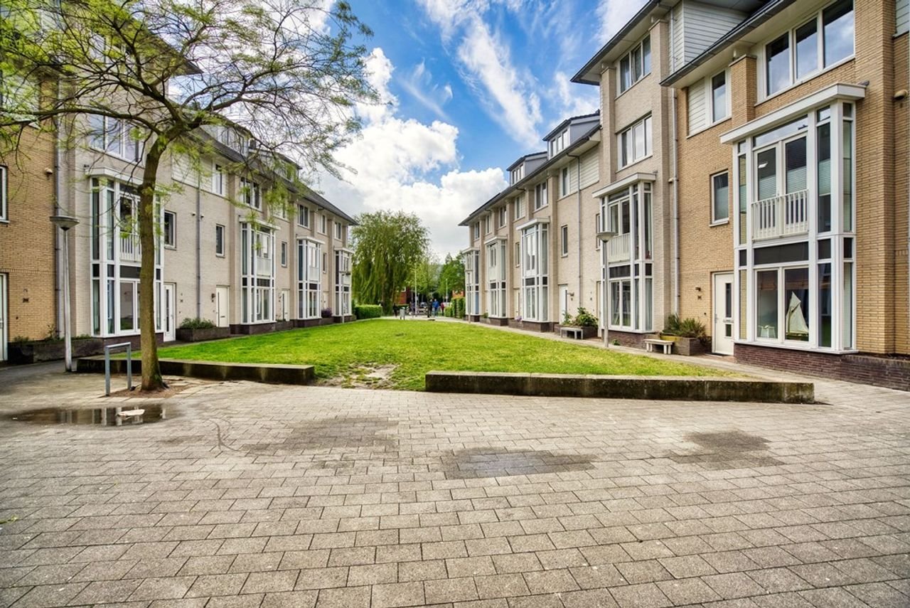 Bright corner house (174 m²) with an expansive terrace - Image 43