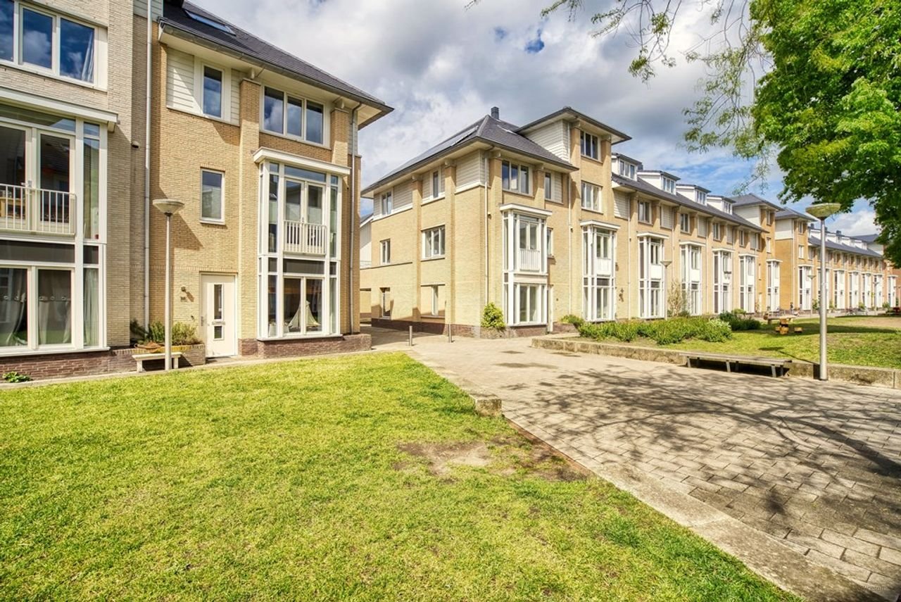 Bright corner house (174 m²) with an expansive terrace - Image 42