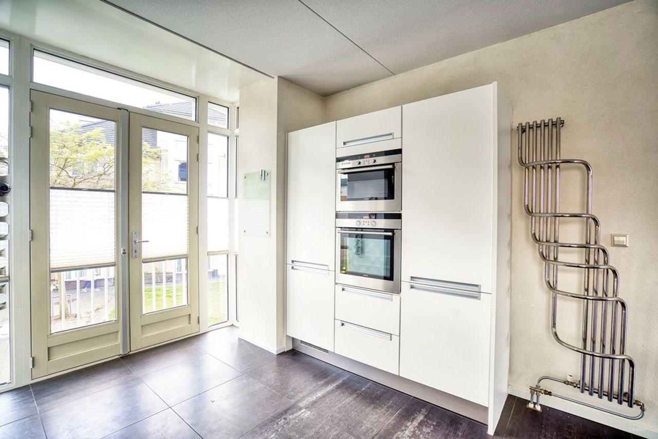 Bright corner house (174 m²) with an expansive terrace - Image 4