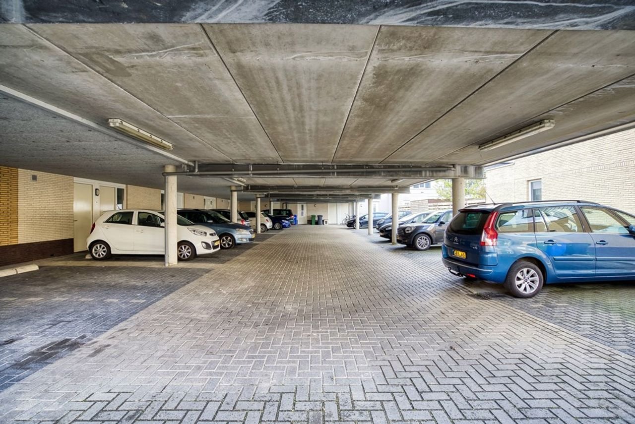Bright corner house (174 m²) with an expansive terrace - Image 38