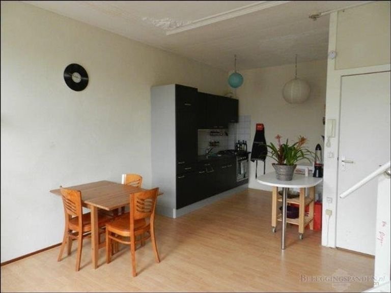 Apartment with balcony on the Nieuwe Binnenweg - Image 3