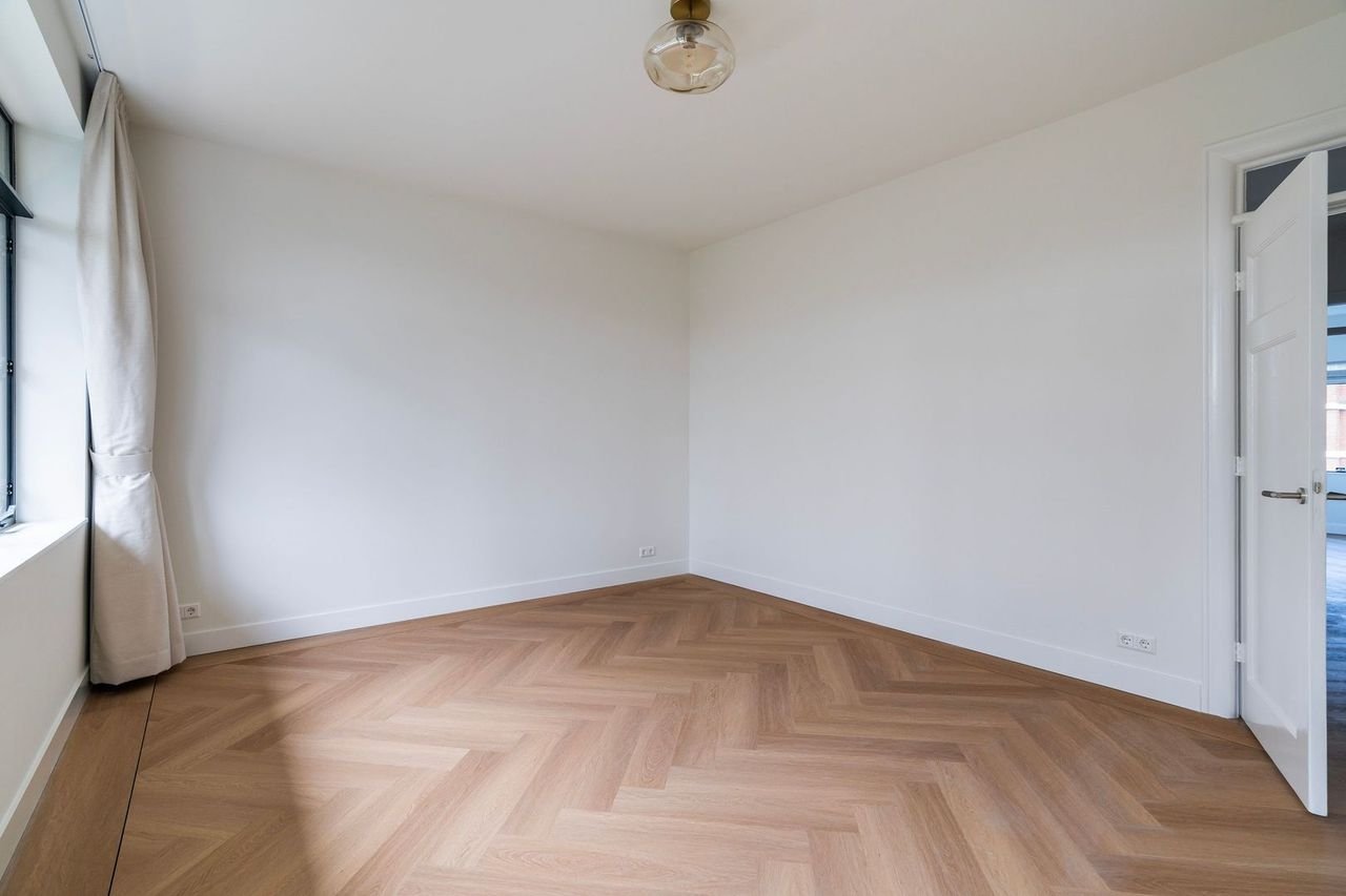 Ruim 5-kamerappartement met parkzicht - Afbeelding 13