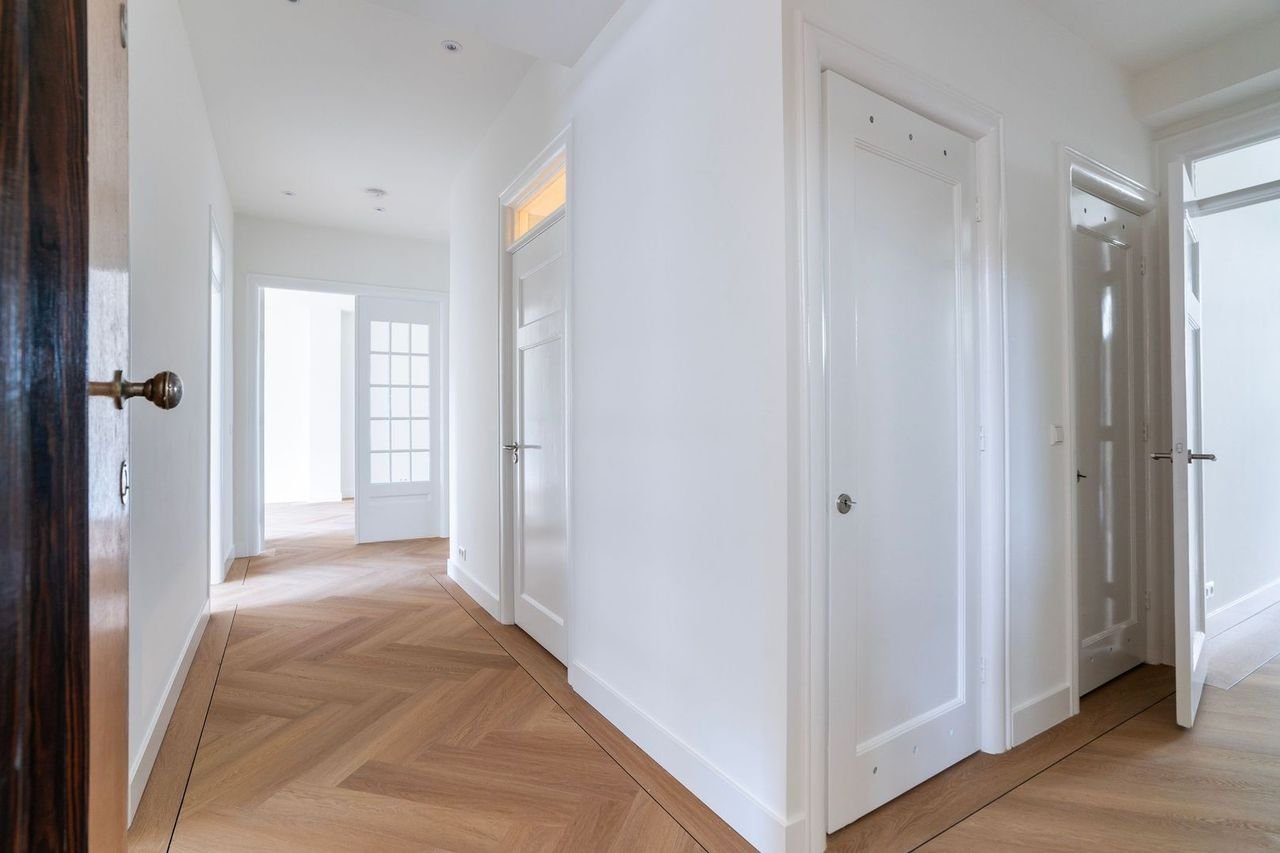 Ruim 5-kamerappartement met parkzicht - Afbeelding 1