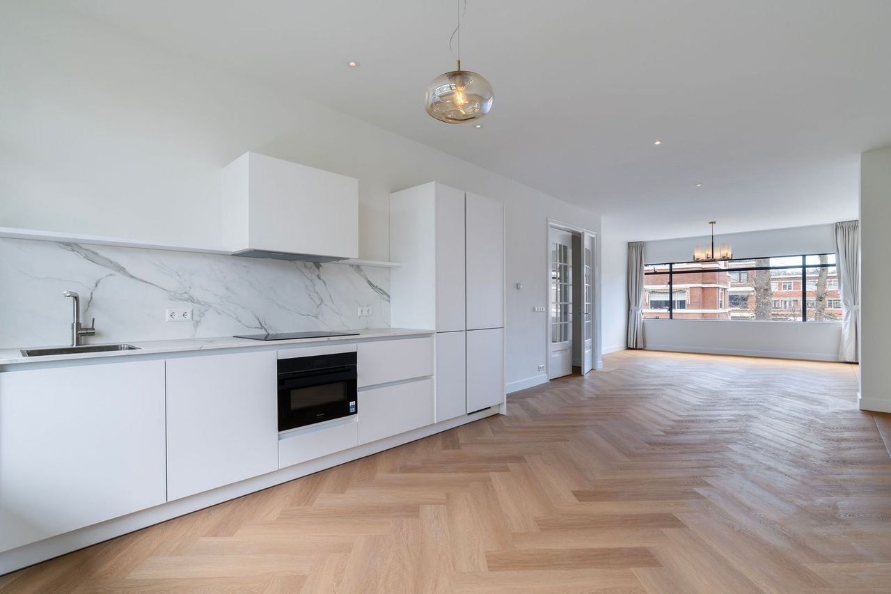 Ruim 5-kamerappartement met parkzicht - Afbeelding 7