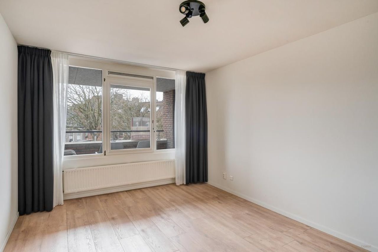 Living with a view of the Wassenaar village square - Image 13