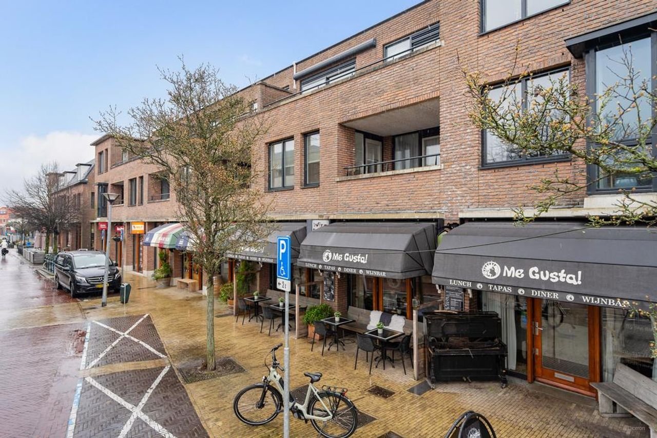 Living with a view of the Wassenaar village square - Image 1