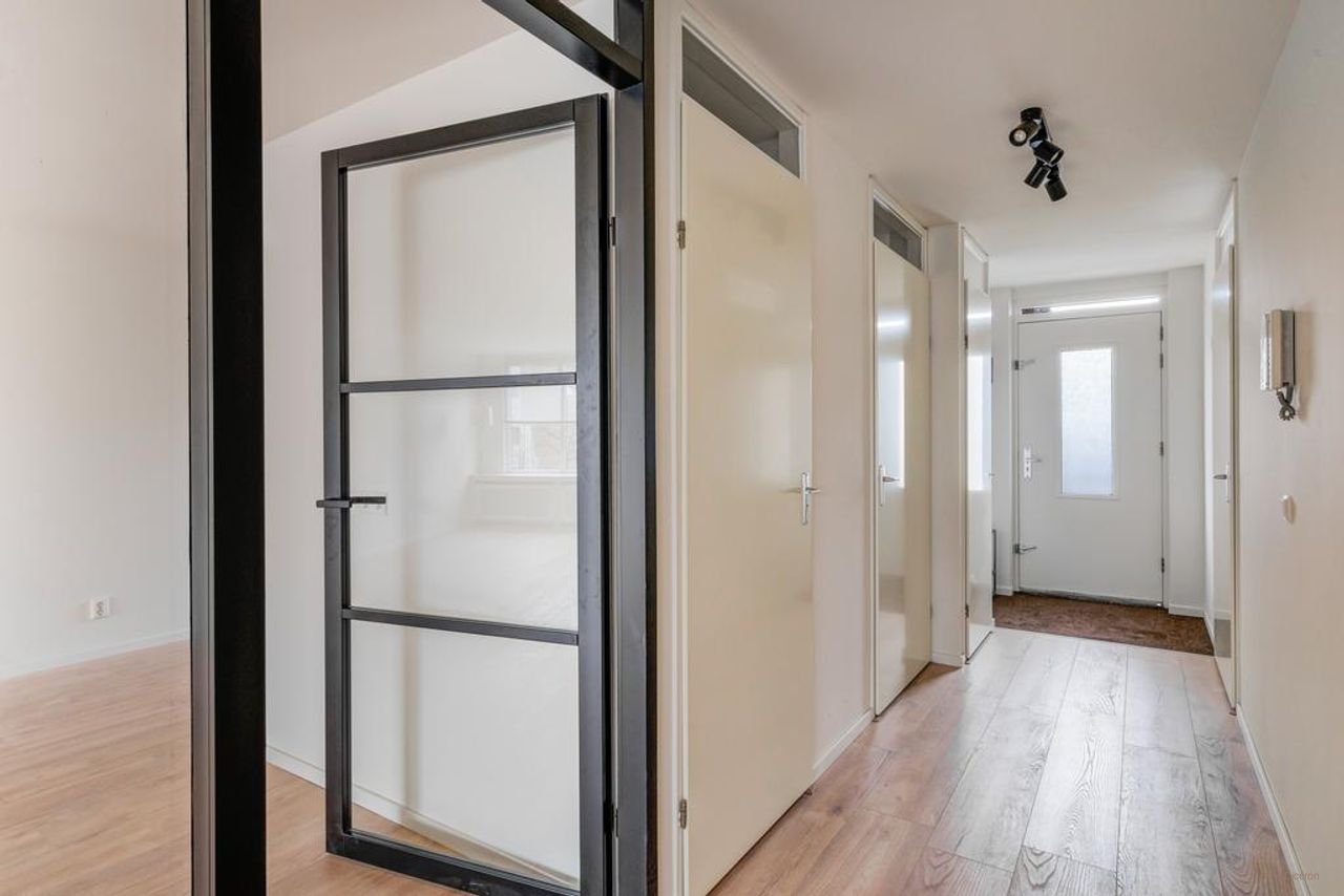 Living with a view of the Wassenaar village square - Image 17