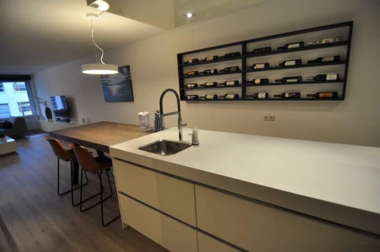 Luxury city apartment with private parking - Image 8