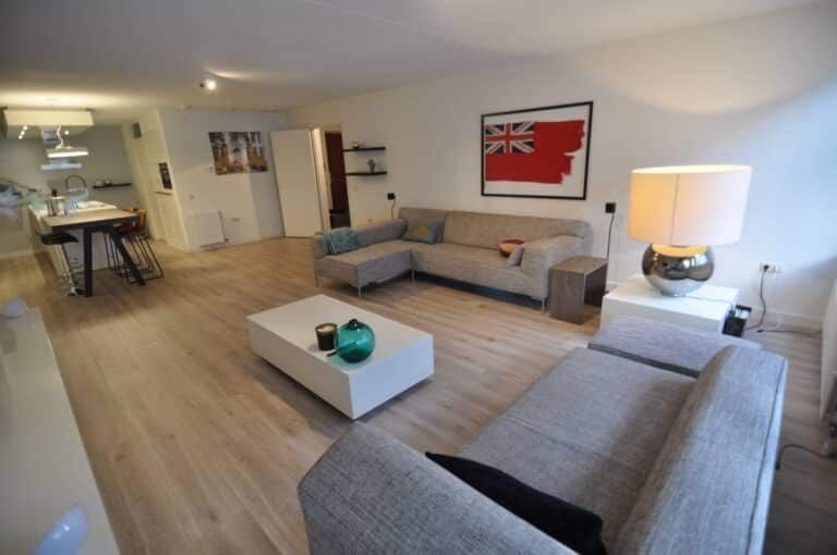 Luxury city apartment with private parking - Image 4