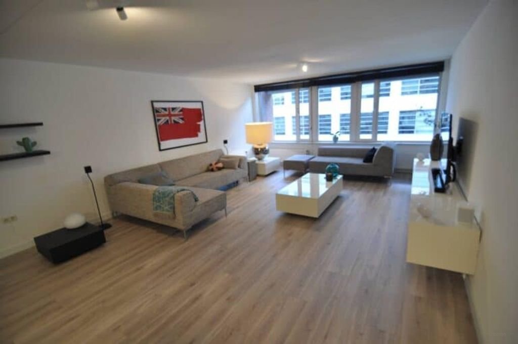 Luxury city apartment with private parking - Image 2