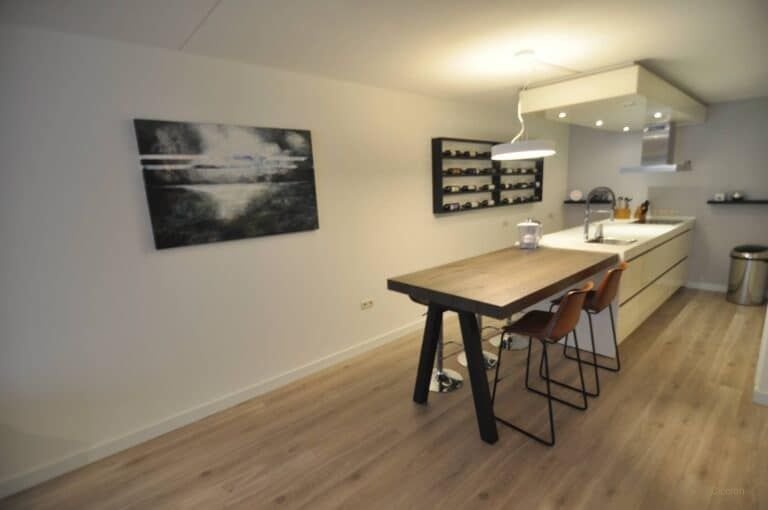 Luxury city apartment with private parking - Image 7