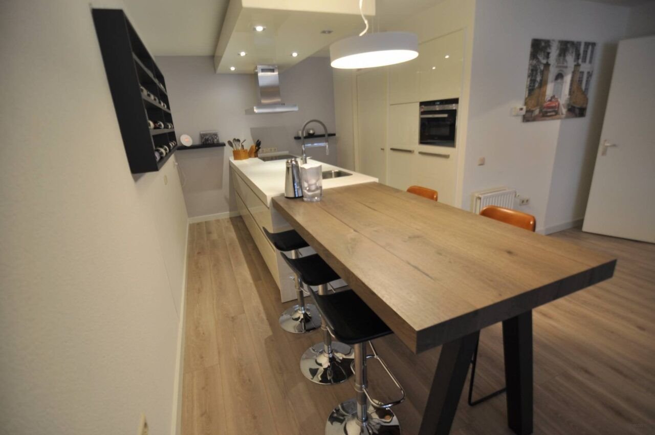 Luxury city apartment with private parking - Image 6