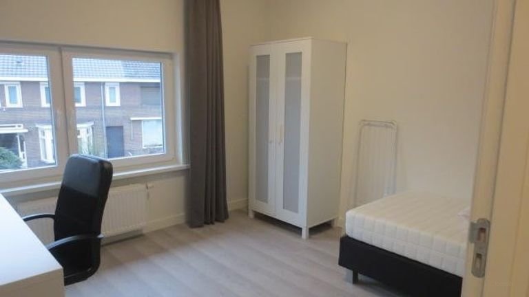 Ruime studentenkamer (24m²) in Tongelre - Afbeelding 2