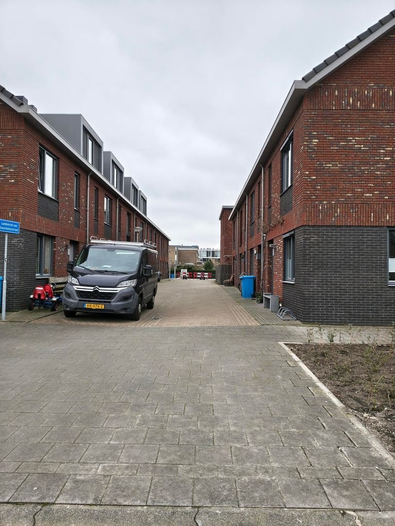 Spacious family home with solar panels in Delft - Image 2