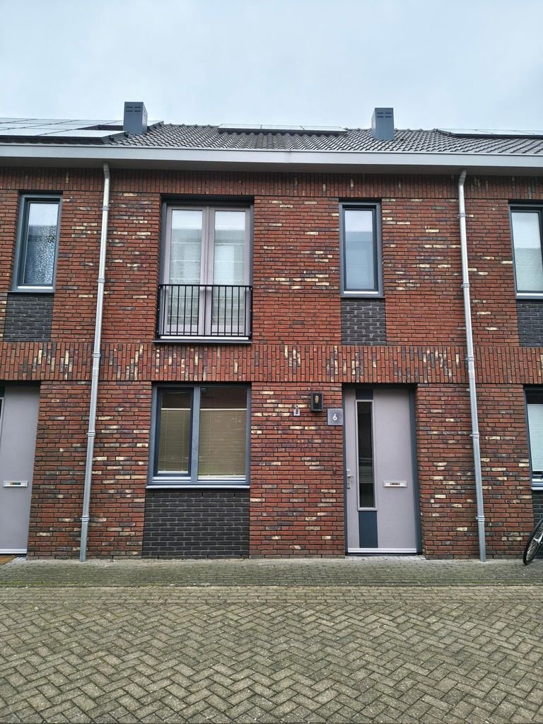 Spacious family home with solar panels in Delft - Image 1