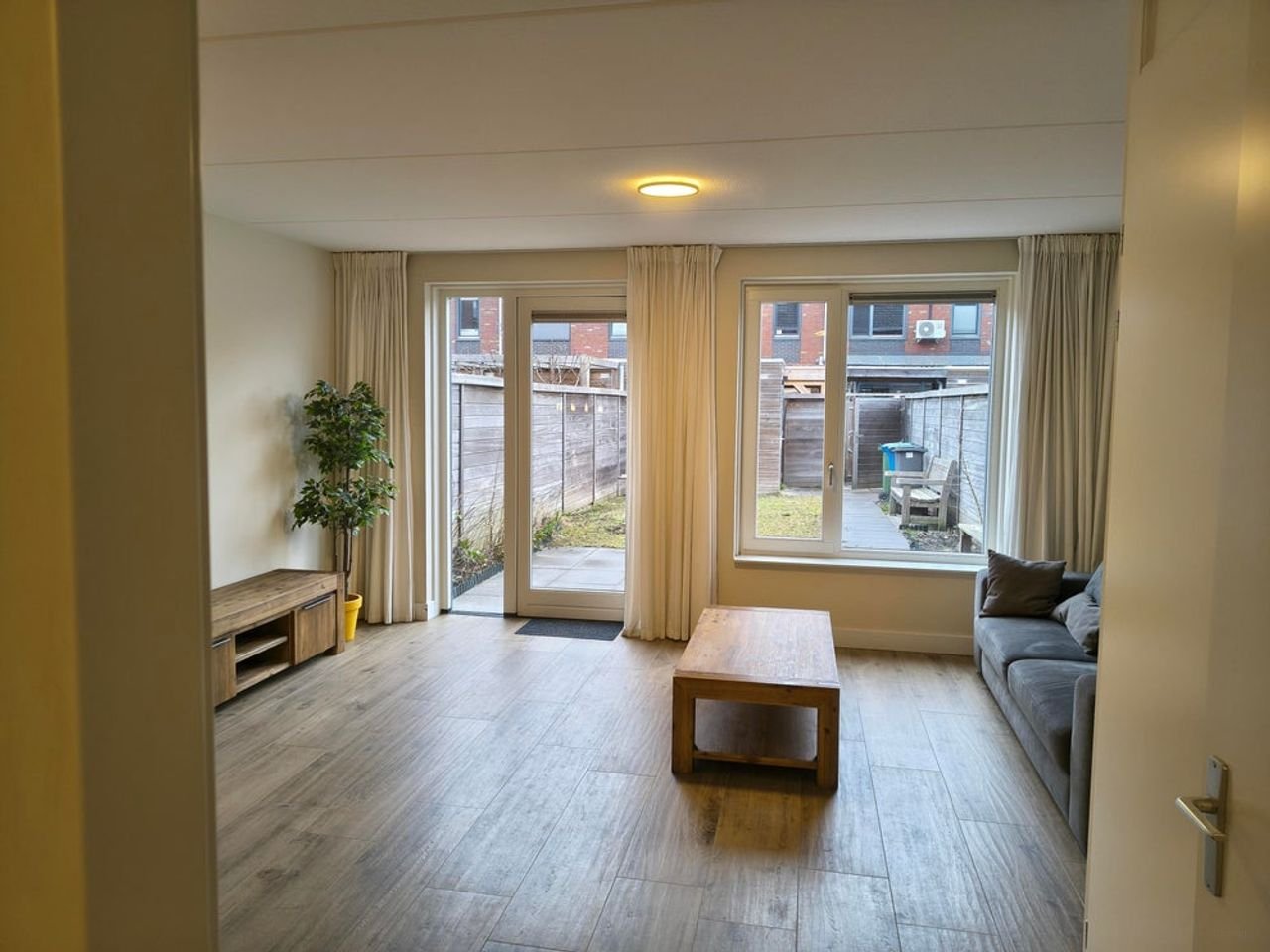 Spacious family home with solar panels in Delft - Image 5