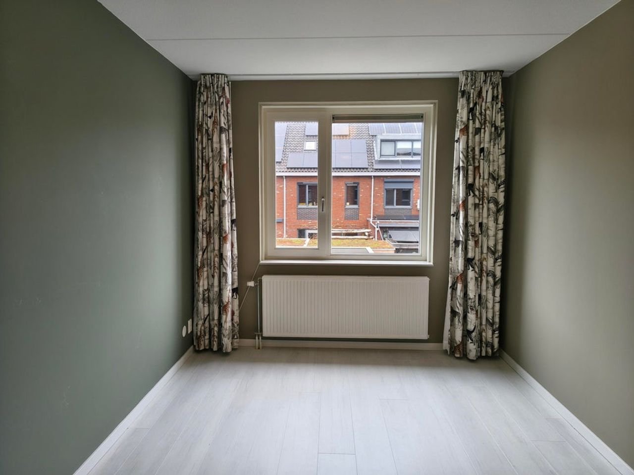 Spacious family home with solar panels in Delft - Image 12
