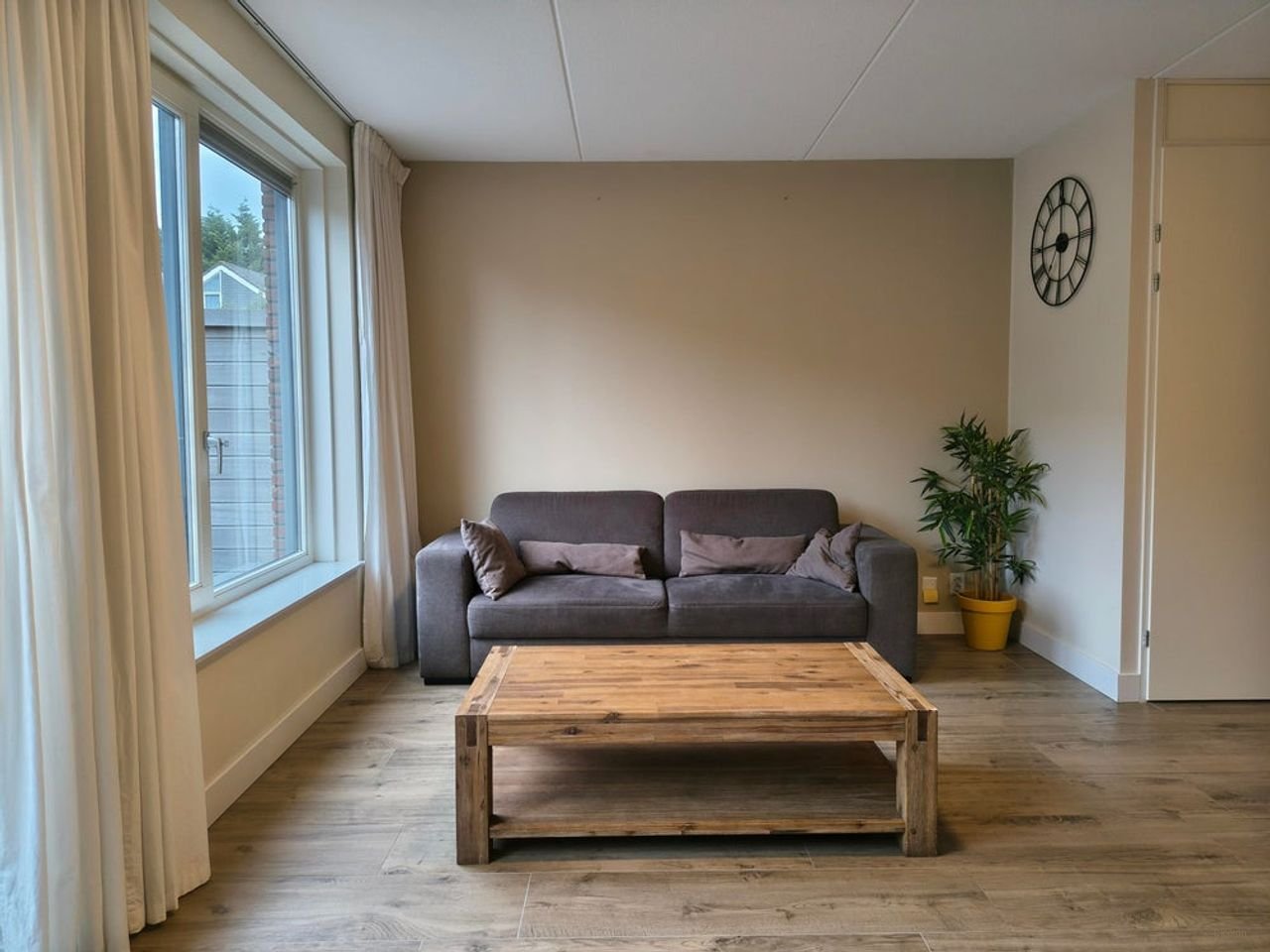 Spacious family home with solar panels in Delft - Image 6