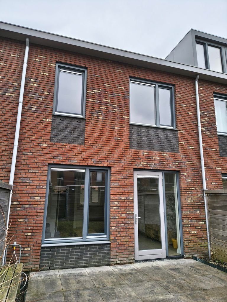 Spacious family home with solar panels in Delft - Image 3