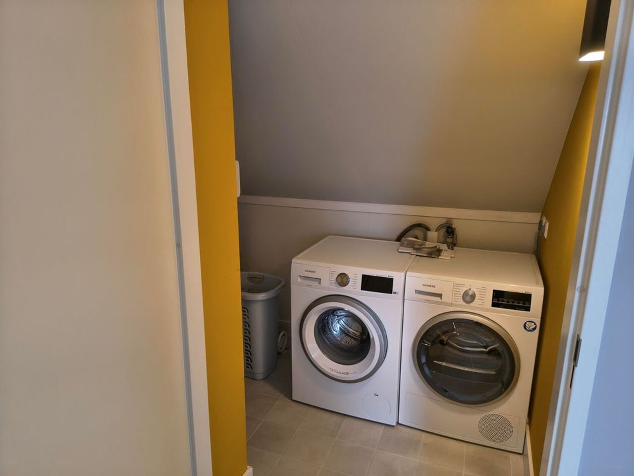 Spacious family home with solar panels in Delft - Image 21