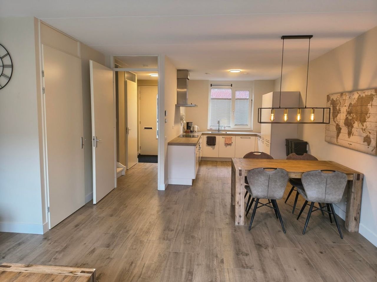 Spacious family home with solar panels in Delft - Image 7