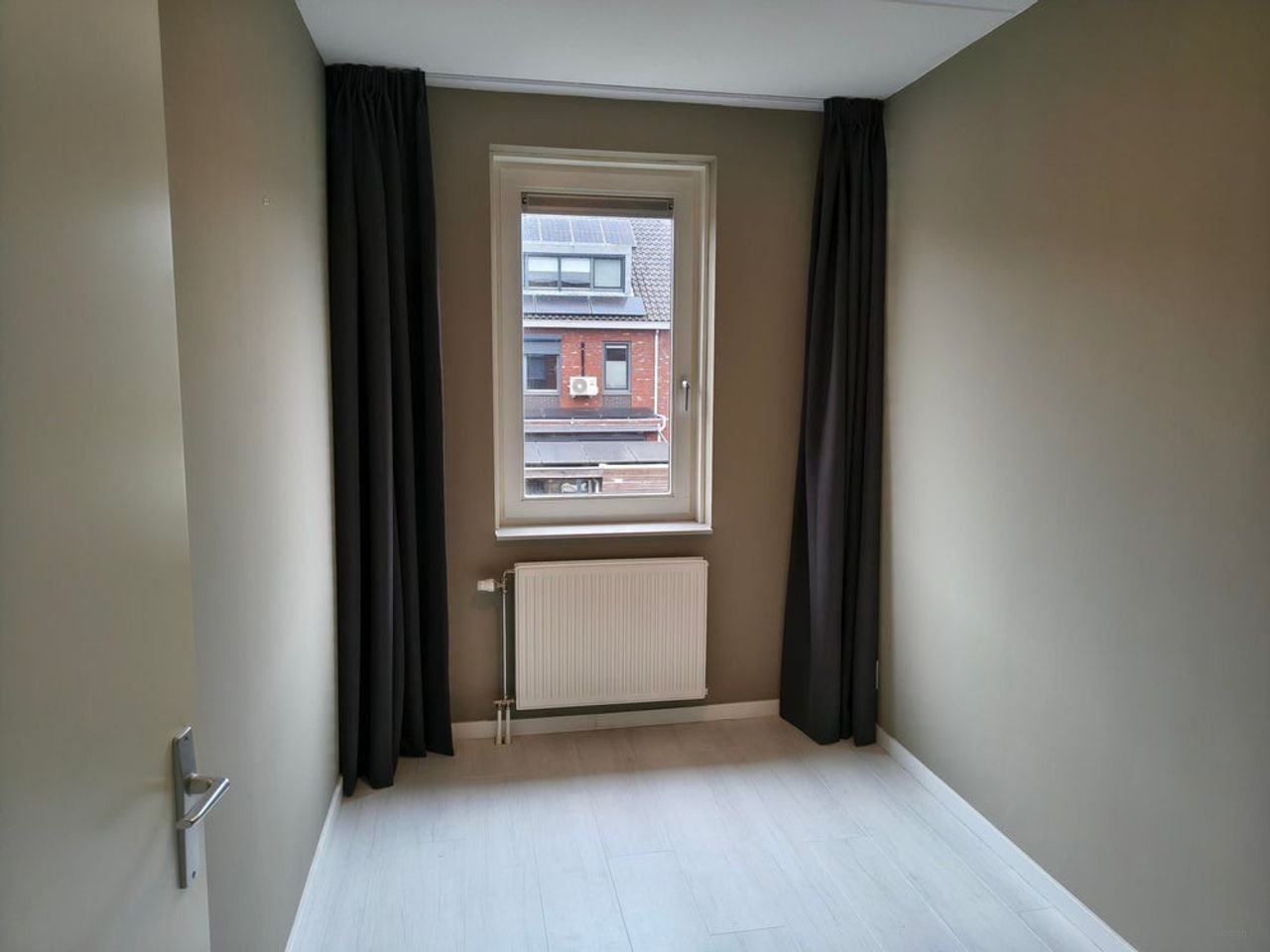 Spacious family home with solar panels in Delft - Image 16