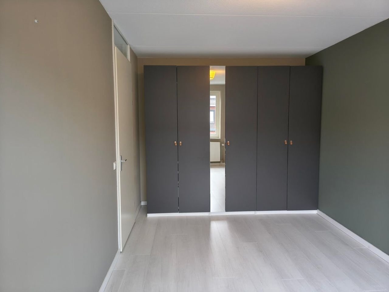 Spacious family home with solar panels in Delft - Image 13