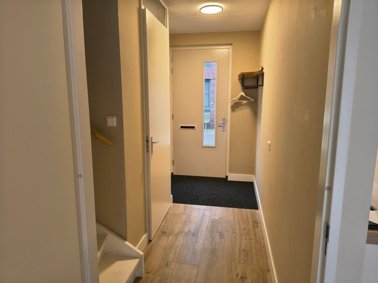 Spacious family home with solar panels in Delft - Image 10