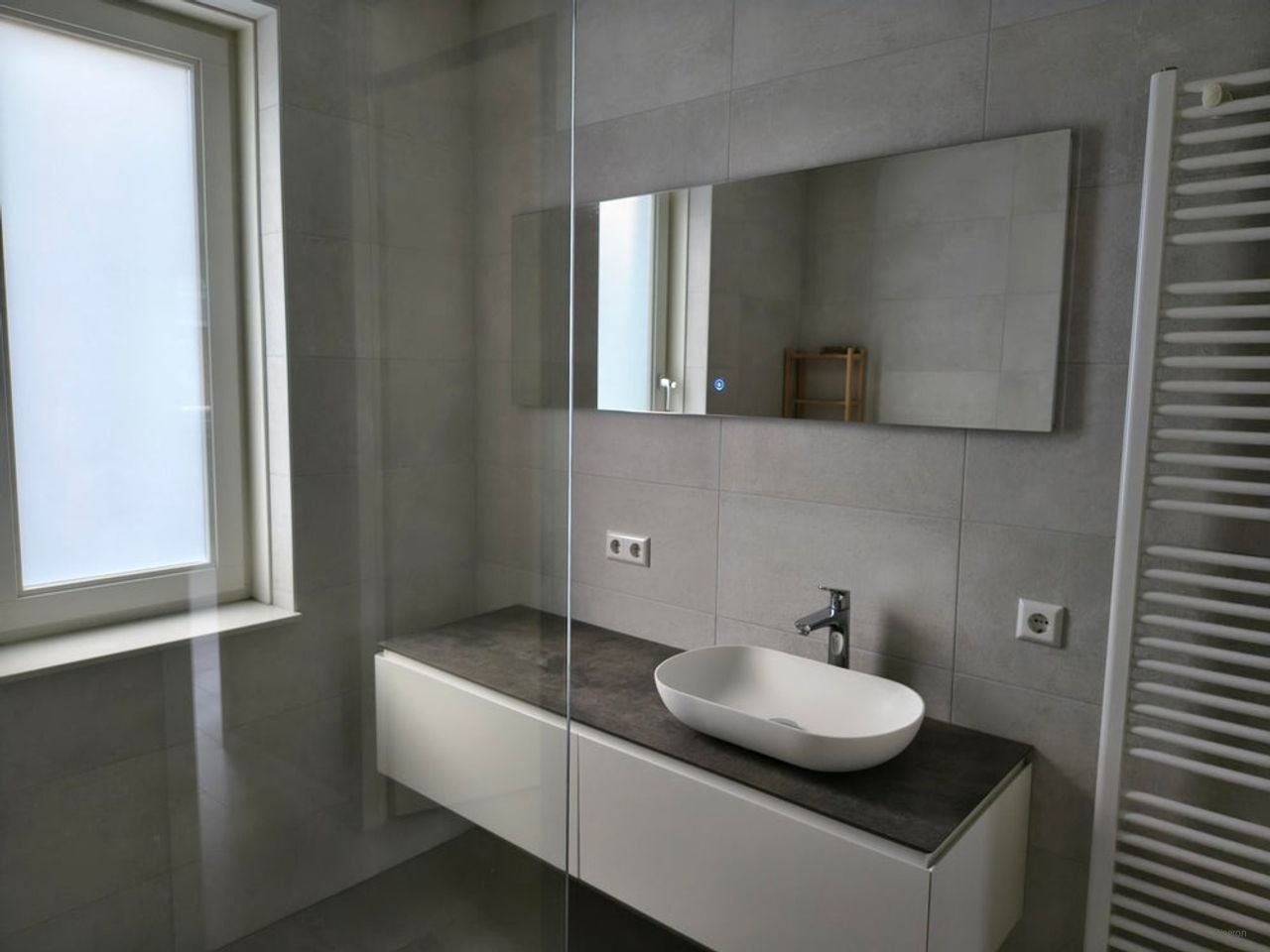 Spacious family home with solar panels in Delft - Image 18