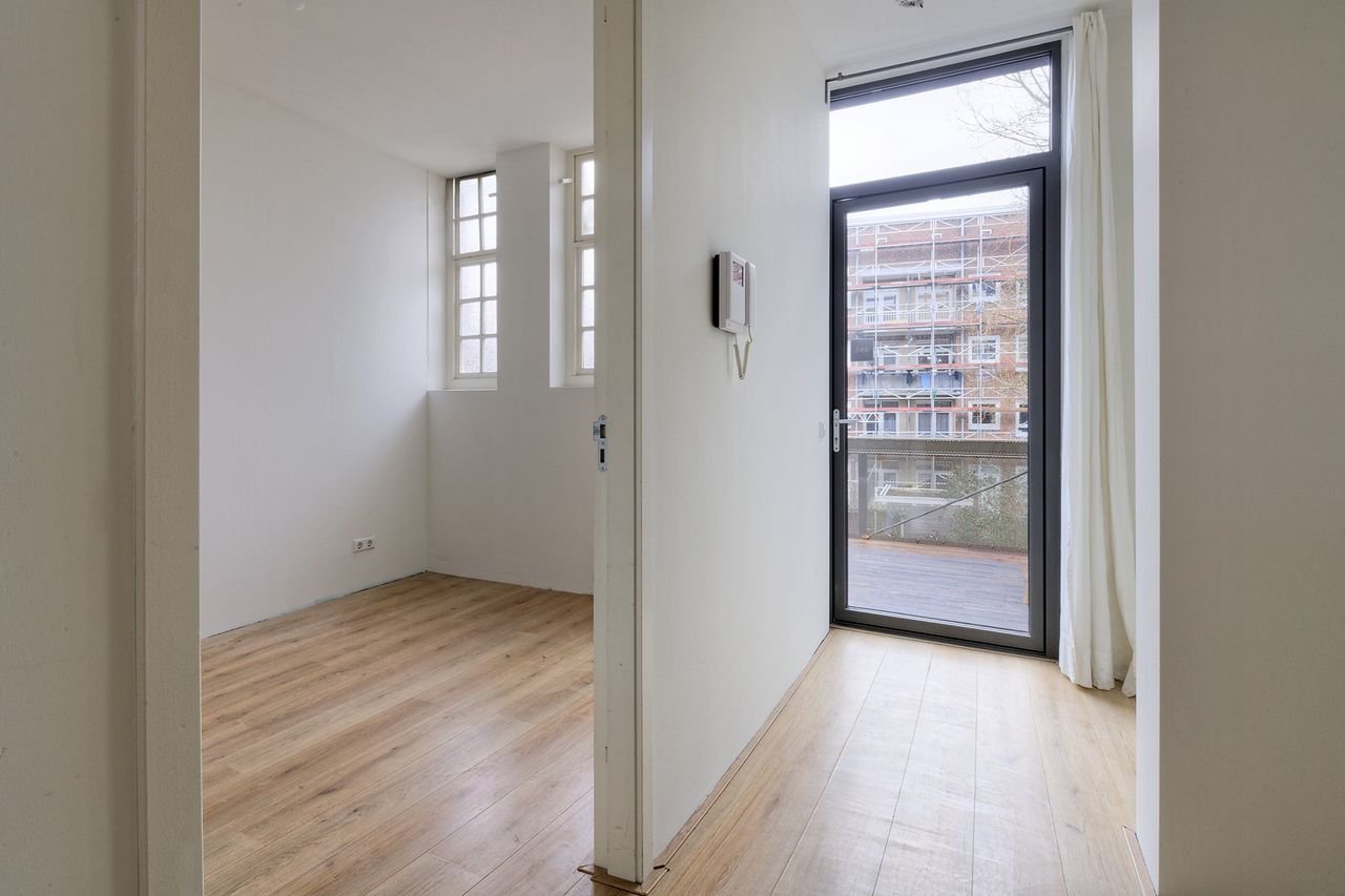 Licht appartement met enorme binnentuin - Afbeelding 7
