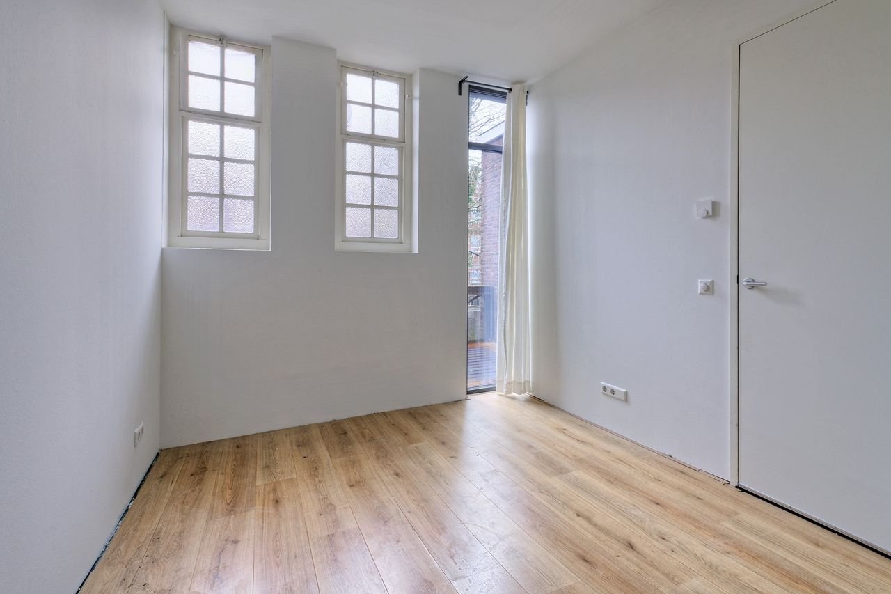 Licht appartement met enorme binnentuin - Afbeelding 8