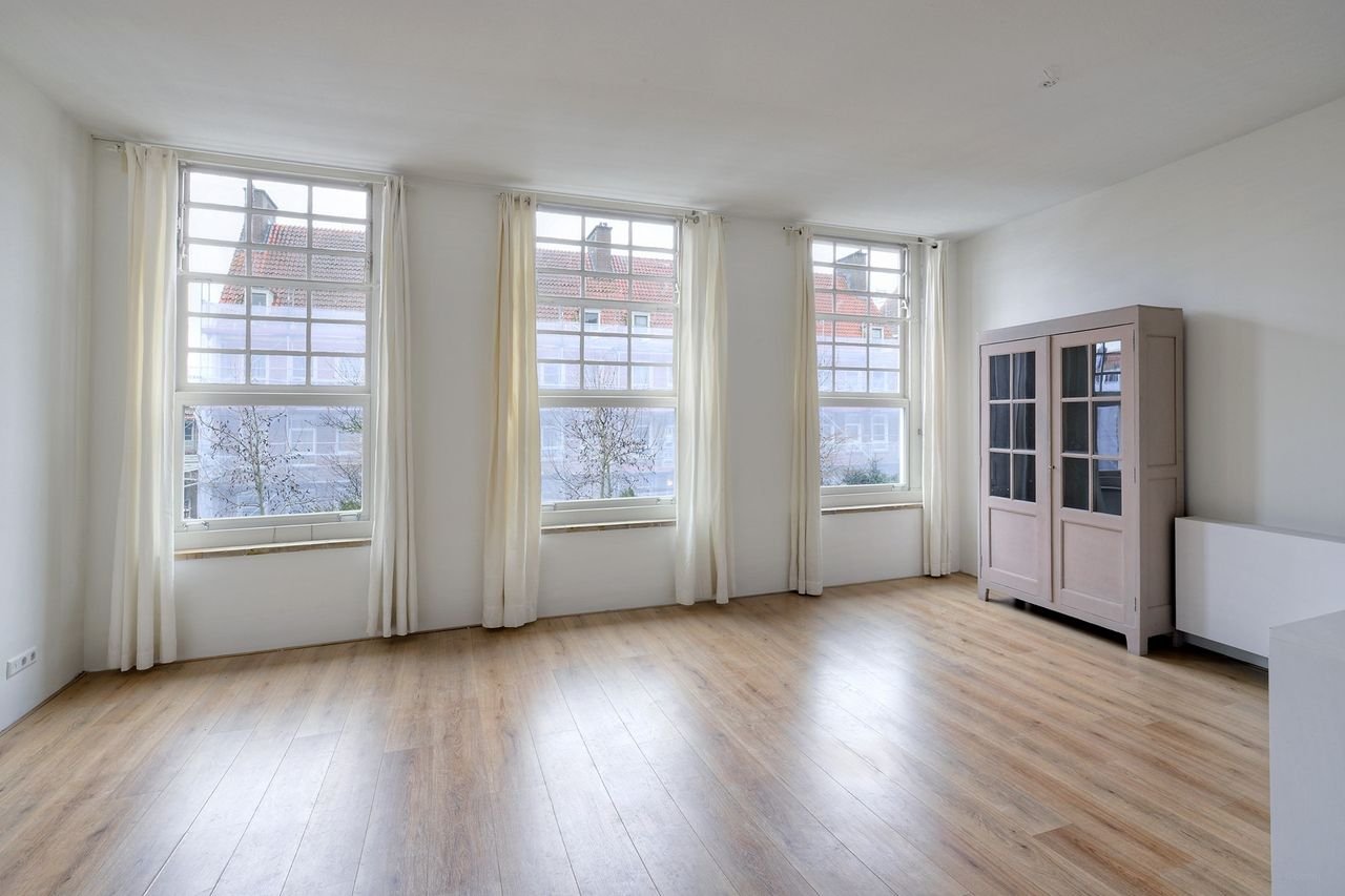 Licht appartement met enorme binnentuin - Afbeelding 2