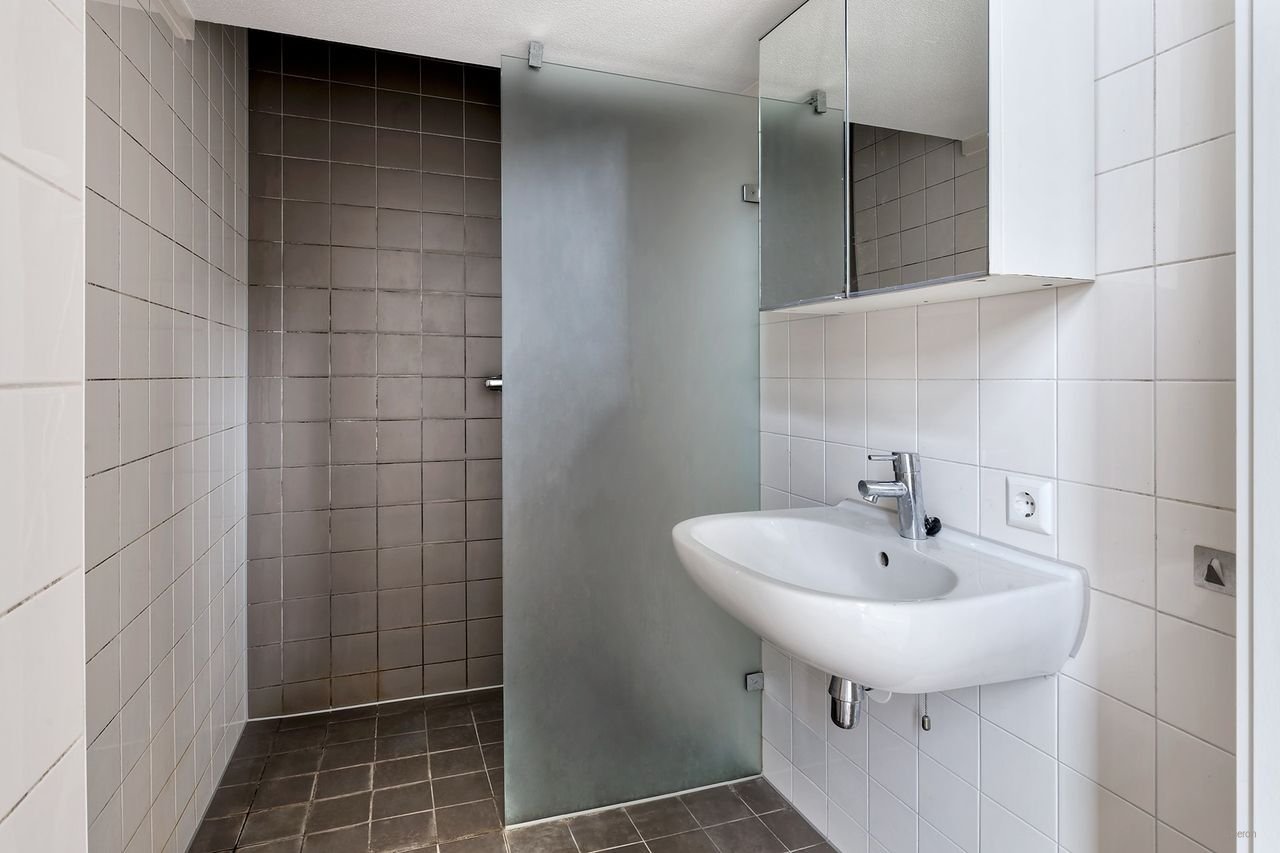 Licht appartement met enorme binnentuin - Afbeelding 12