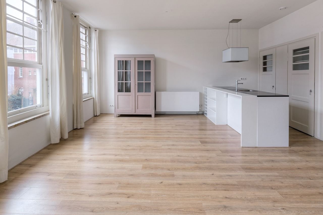 Licht appartement met enorme binnentuin - Afbeelding 3