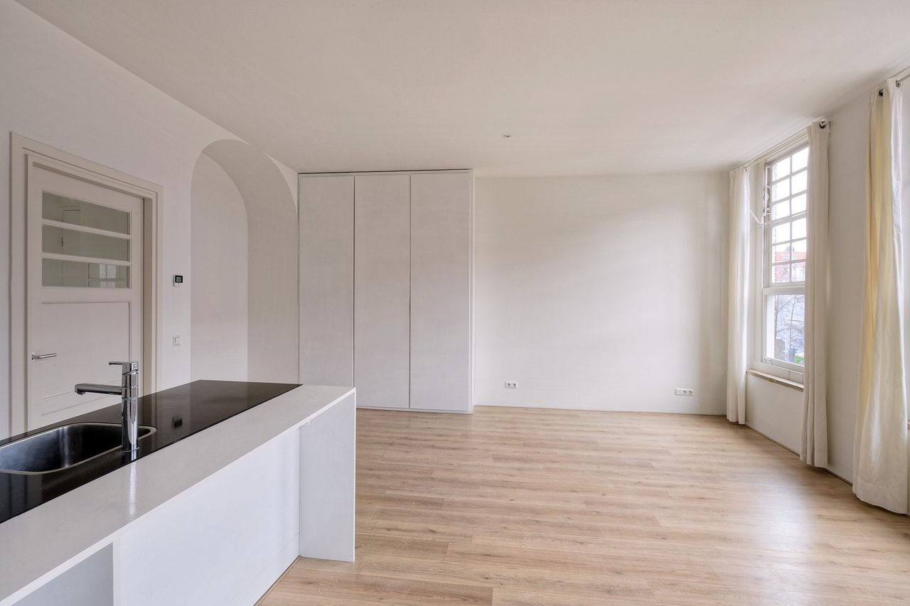 Licht appartement met enorme binnentuin - Afbeelding 6